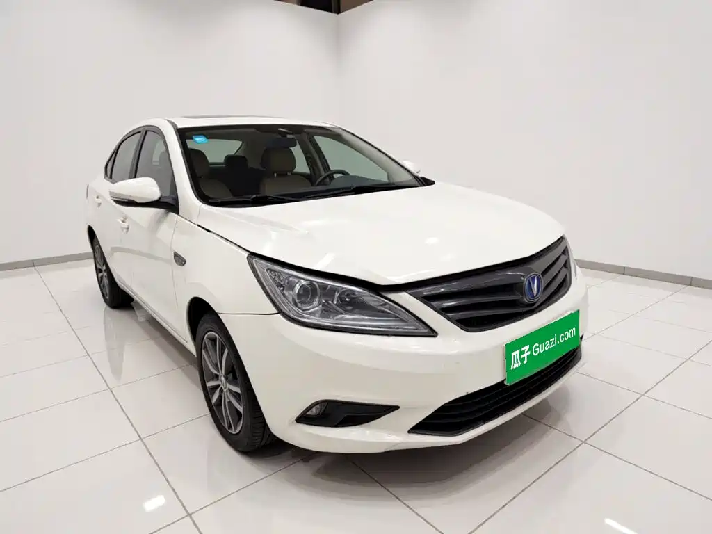 Фото 3 - Changan Eado