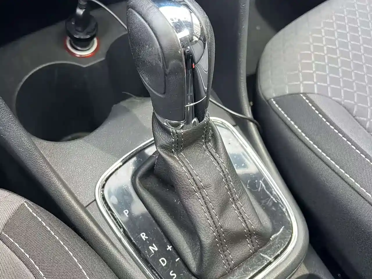 Volkswagen Polo 2016 1.6L Cross Polo Automatic фото 15