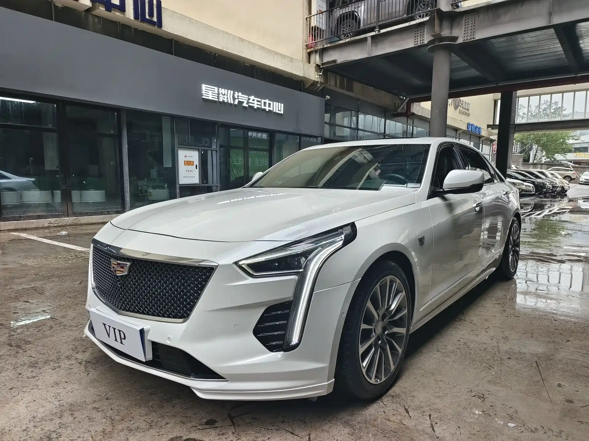 Фото 1 - Cadillac CT6