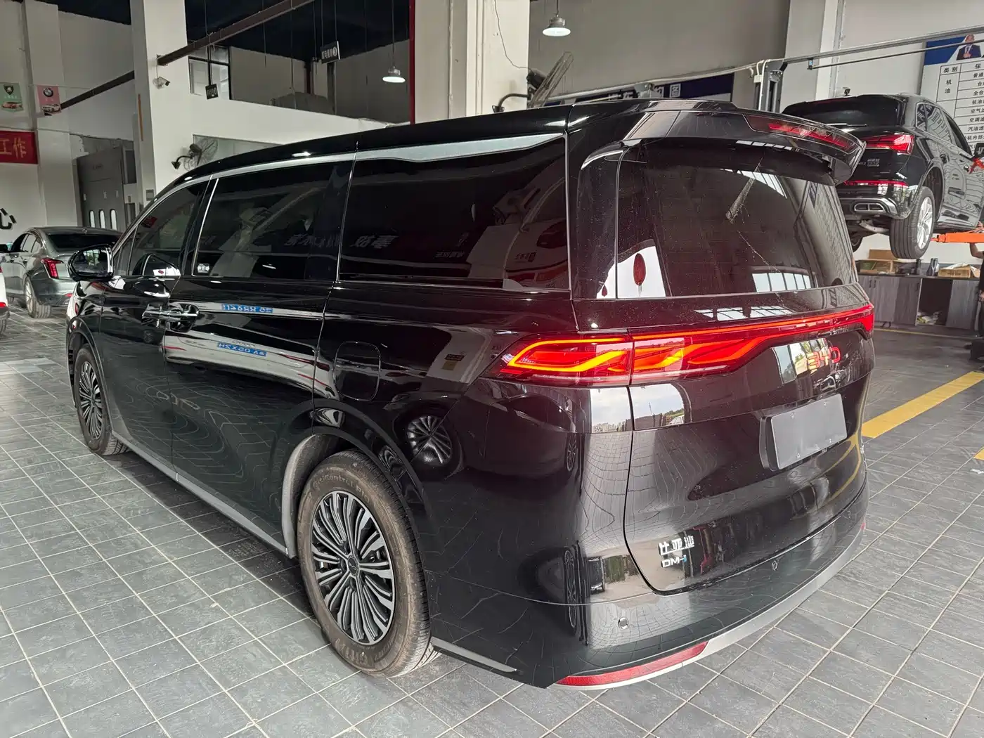 BYD M9 2025 2025 Model 1060 Pilot Edition