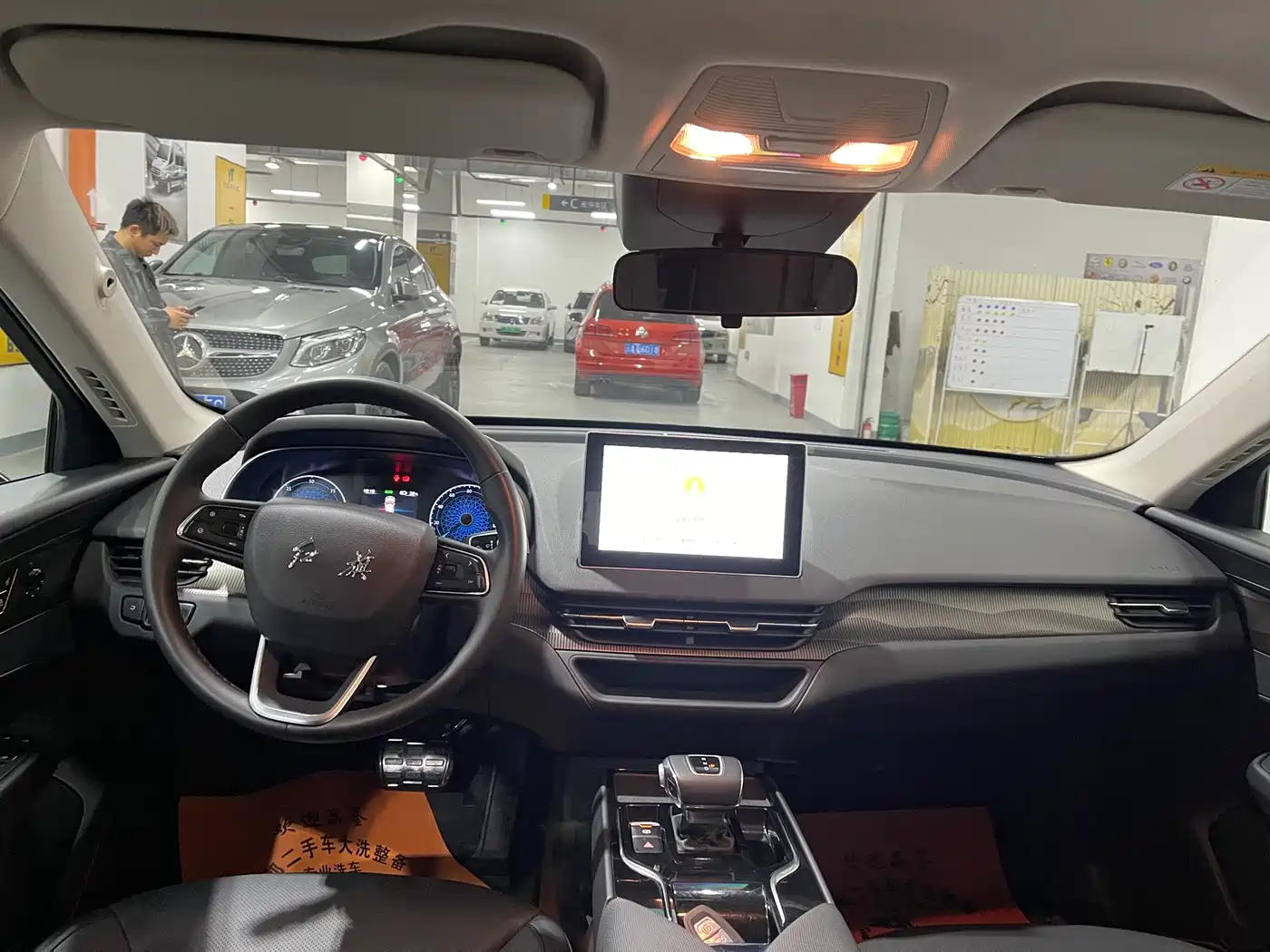 Hongqi E-QM5 2022 431km Charging Enjoyment Edition фото 6