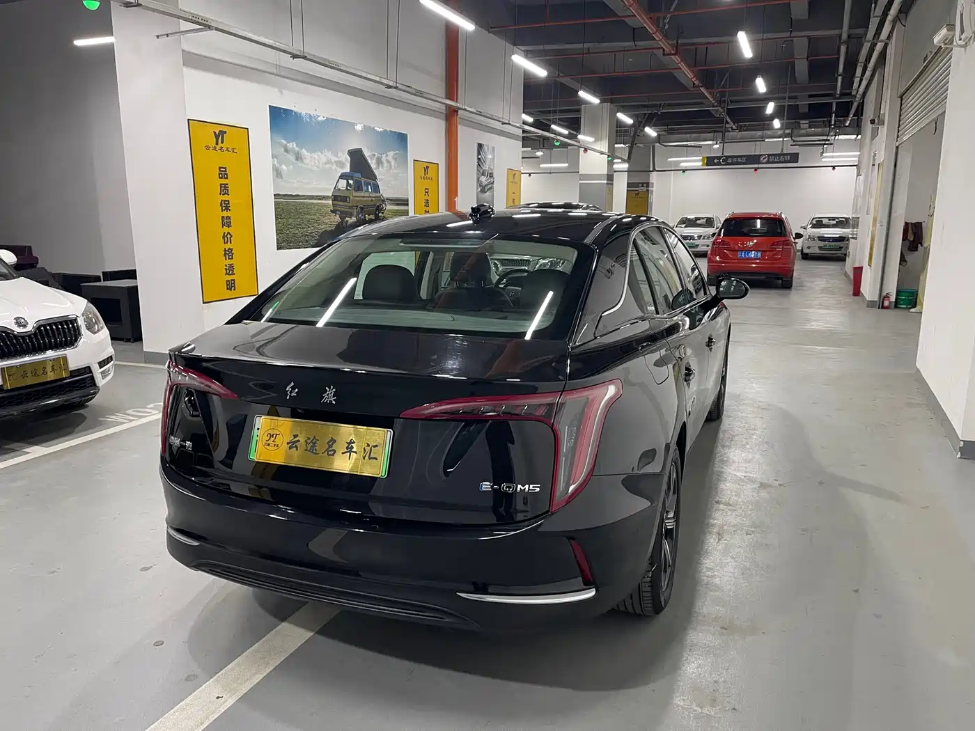 Hongqi E-QM5 2022 431km Charging Enjoyment Edition фото 11