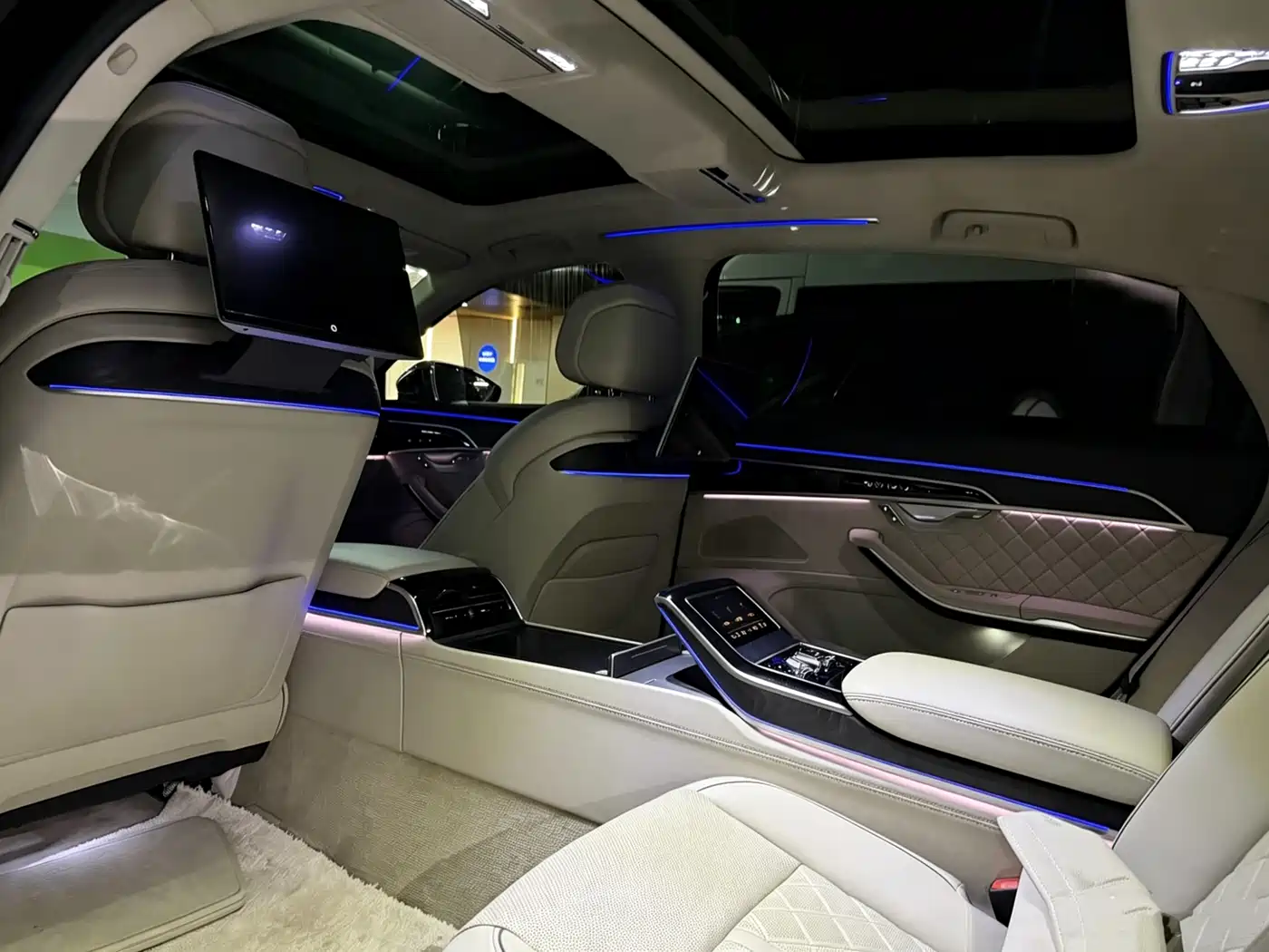 AUDI A8