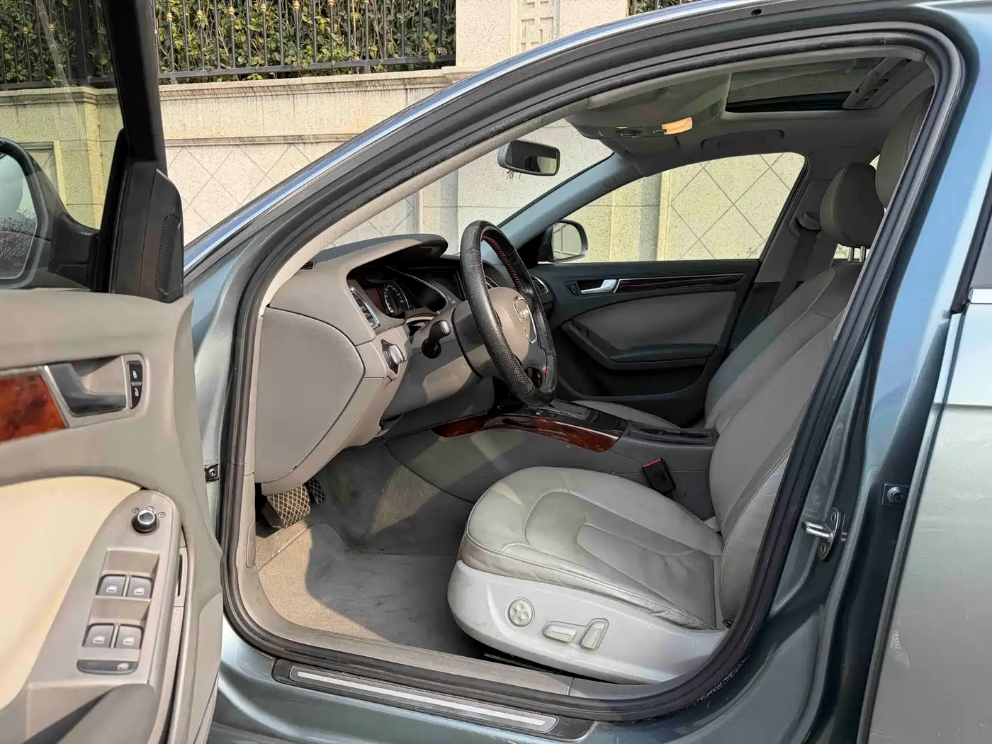 Audi A4L 2010 2010 2.0 TFSI Technology