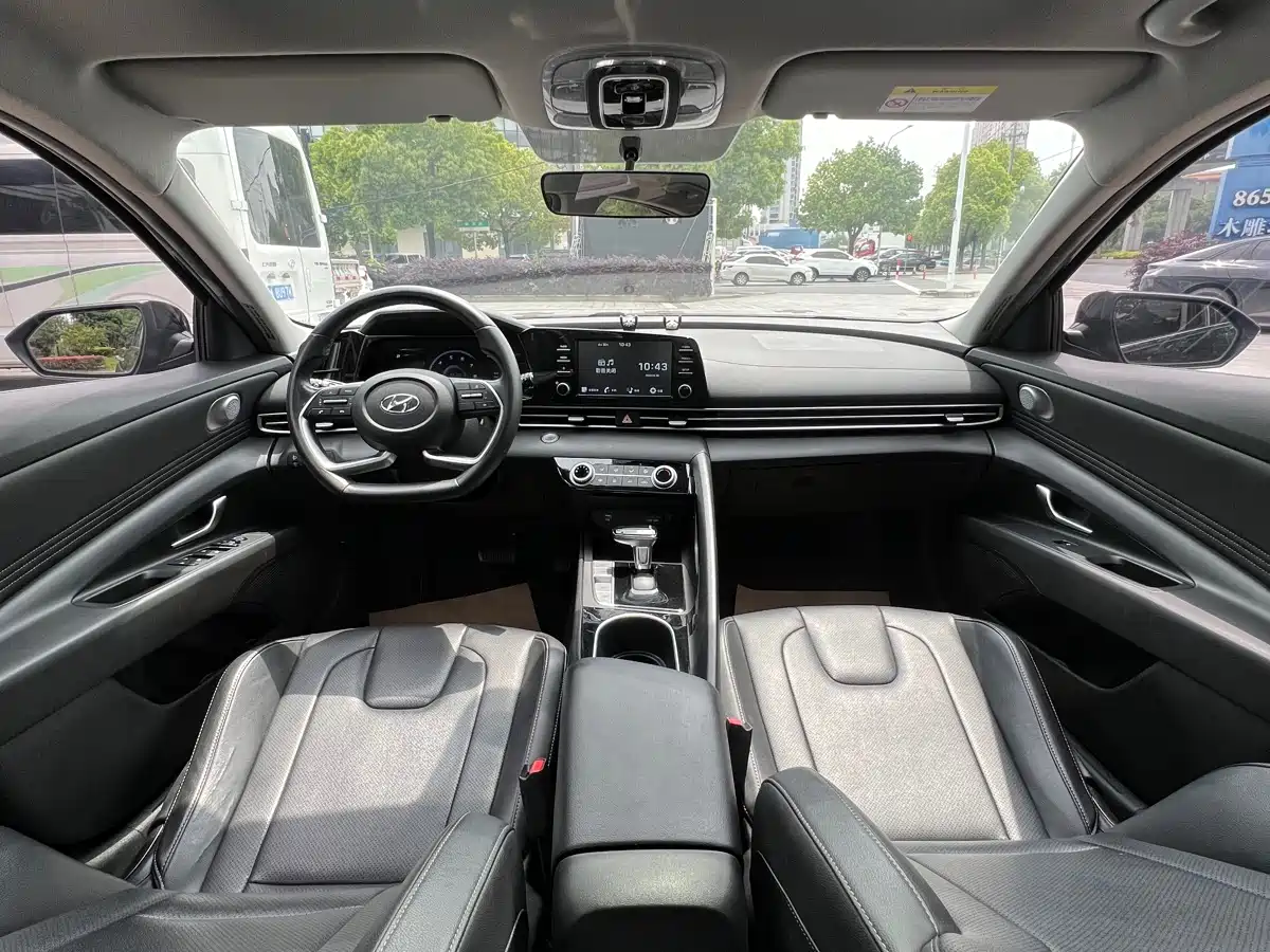 Hyundai Elantra 2021 1.5L CVT GLX Elite Edition фото 10
