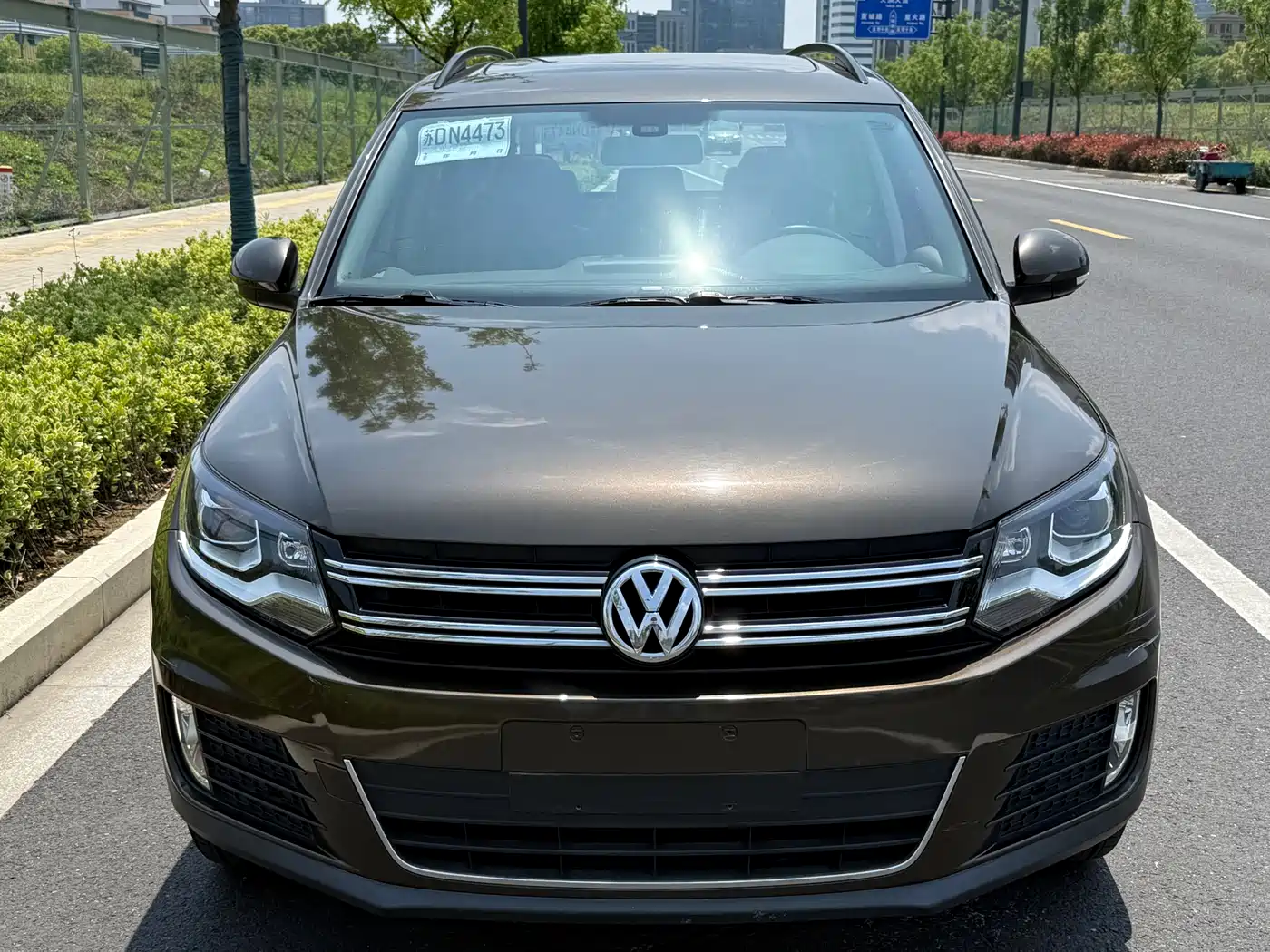 VOLKSWAGEN TIGUAN