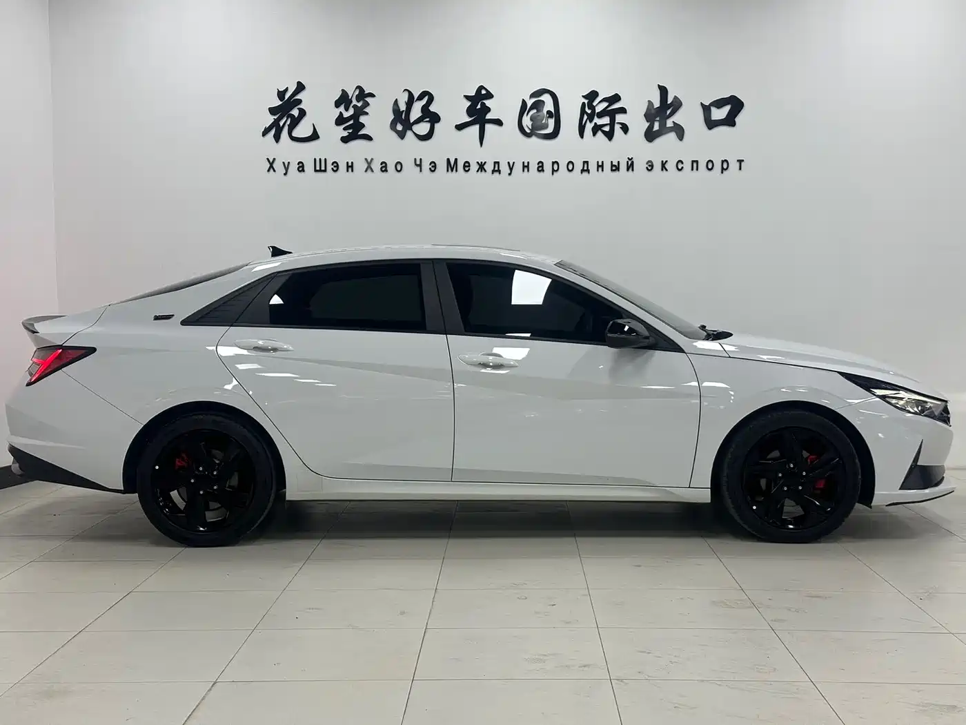Hyundai Elantra 2022 1.5L CVT 20th Anniversary Edition фото 4