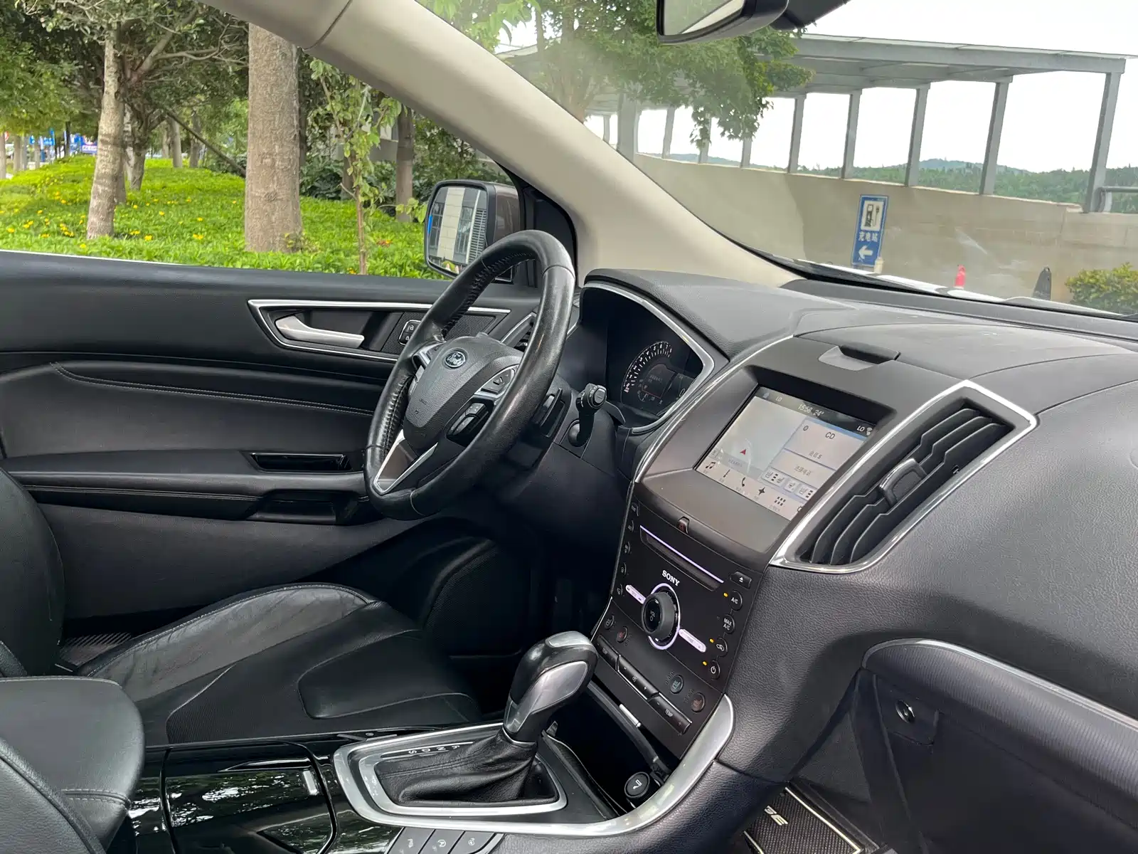 Фото 14 - Ford Edge