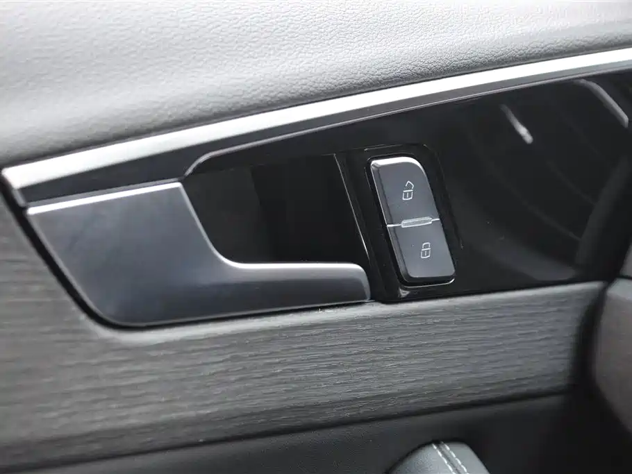 Audi A4L 2023 40 TFSI Luxury Sport фото 12