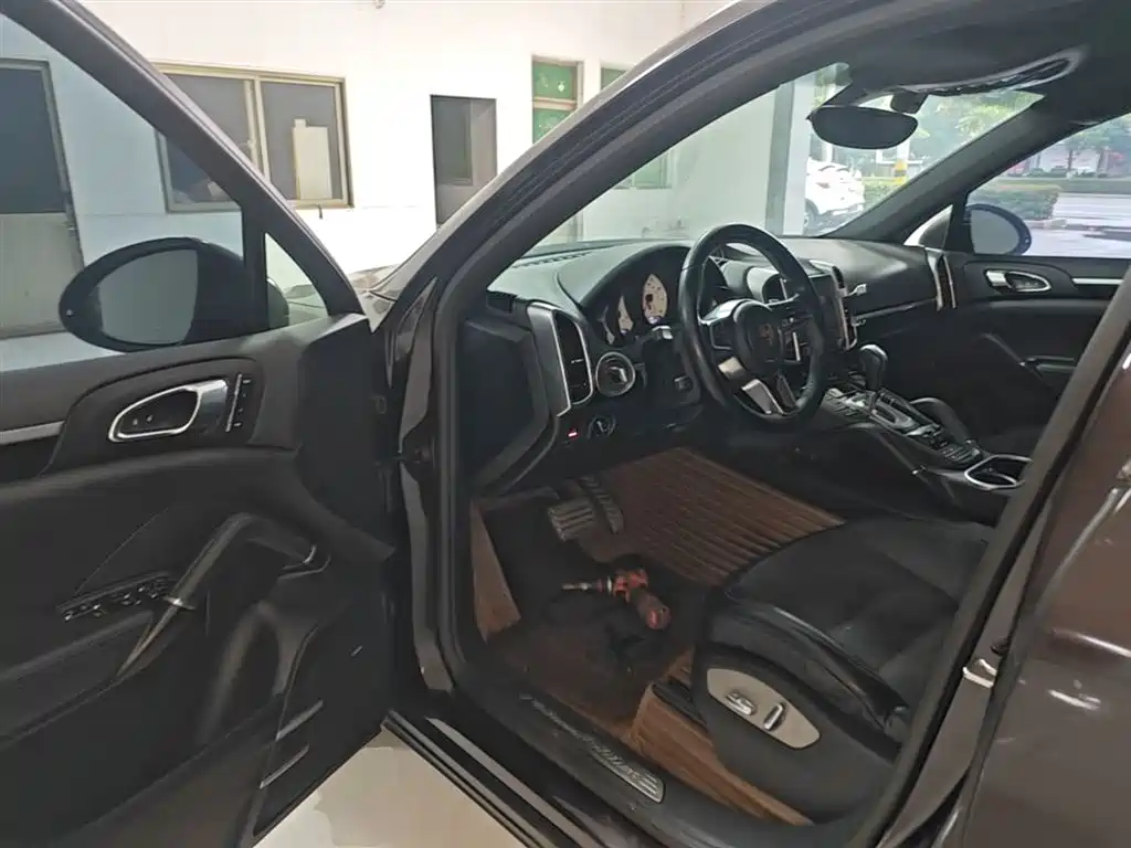Porsche Cayenne 2016 Cayenne Platinum Edition 3.0T фото 16