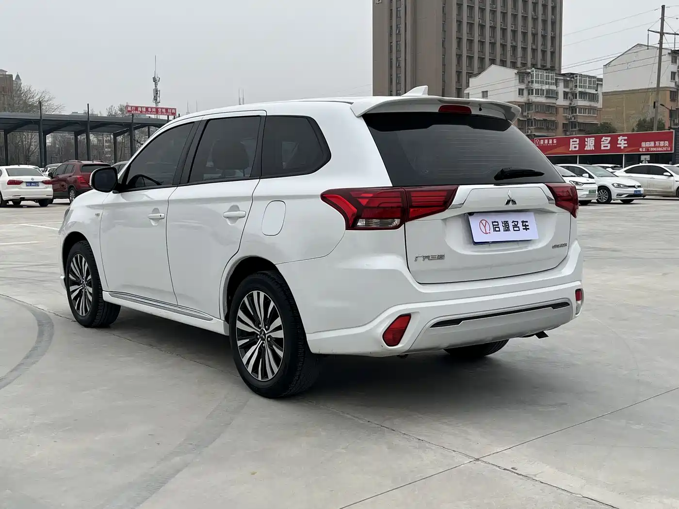 MITSUBISHI OUTLANDER