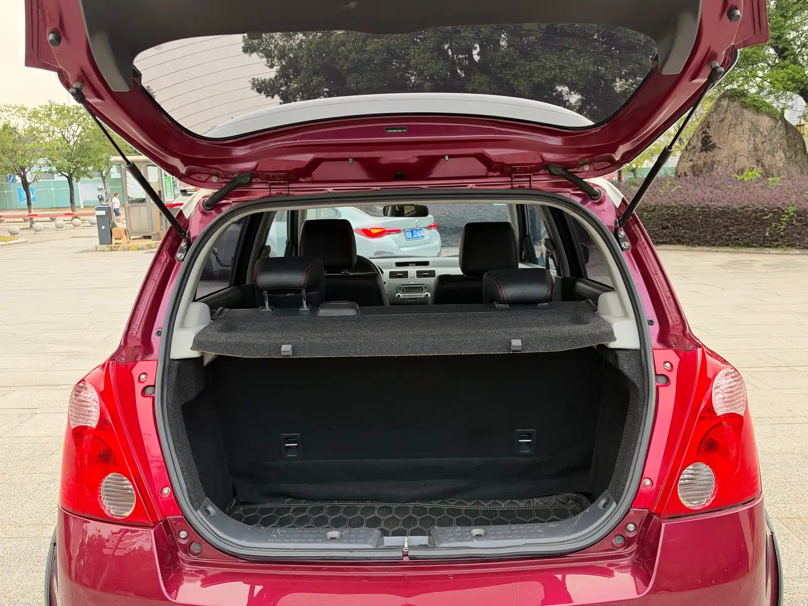 Фото 10 - Suzuki Swift