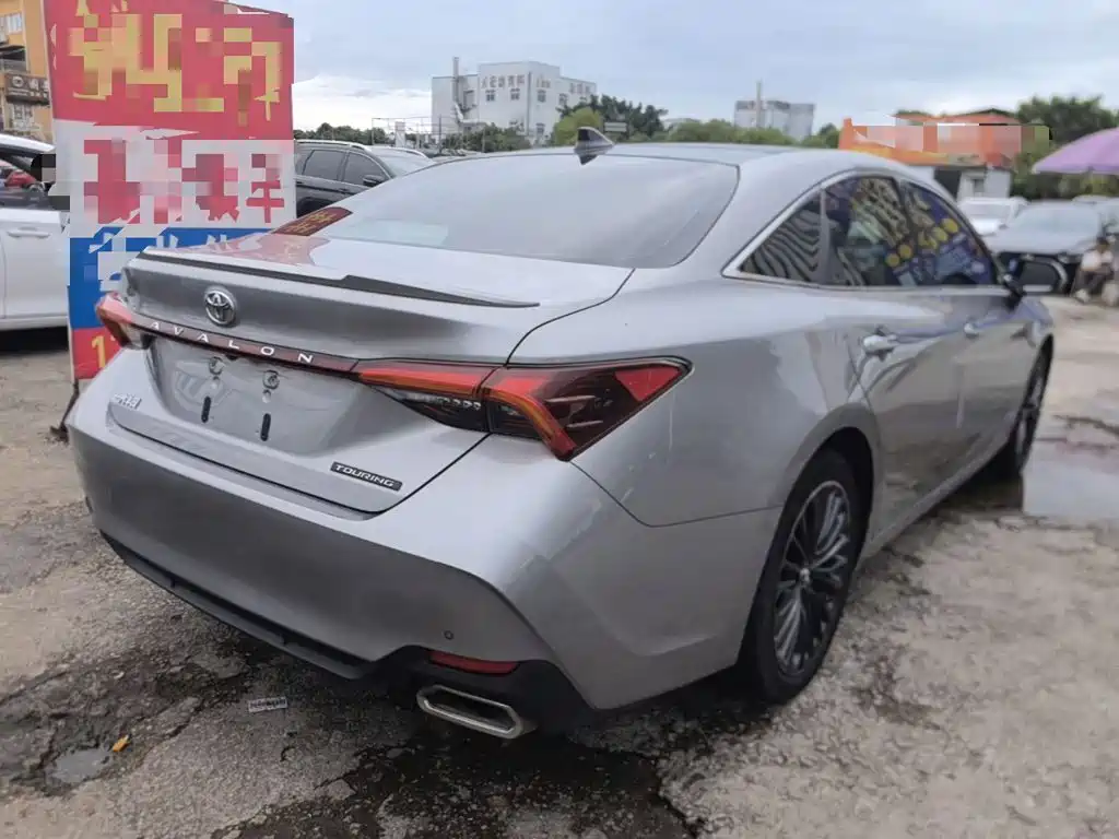 Фото 7 - Toyota Avalon