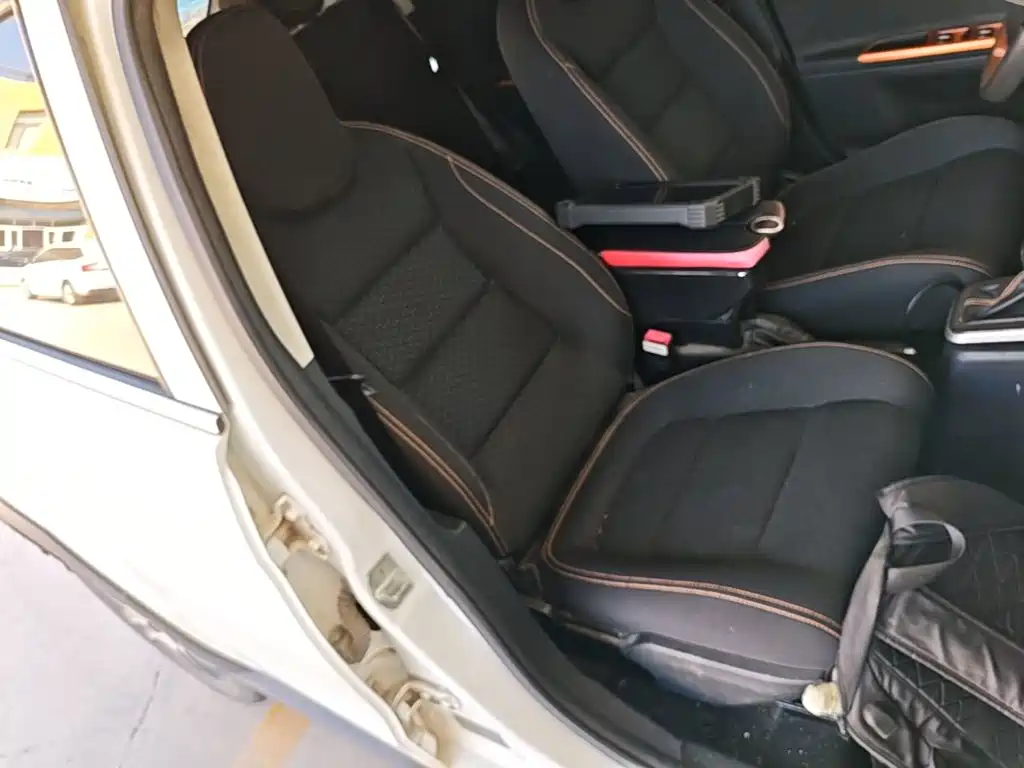 Geely Yuanjing X1 2019 2017 1.3L Auto Fun Edition