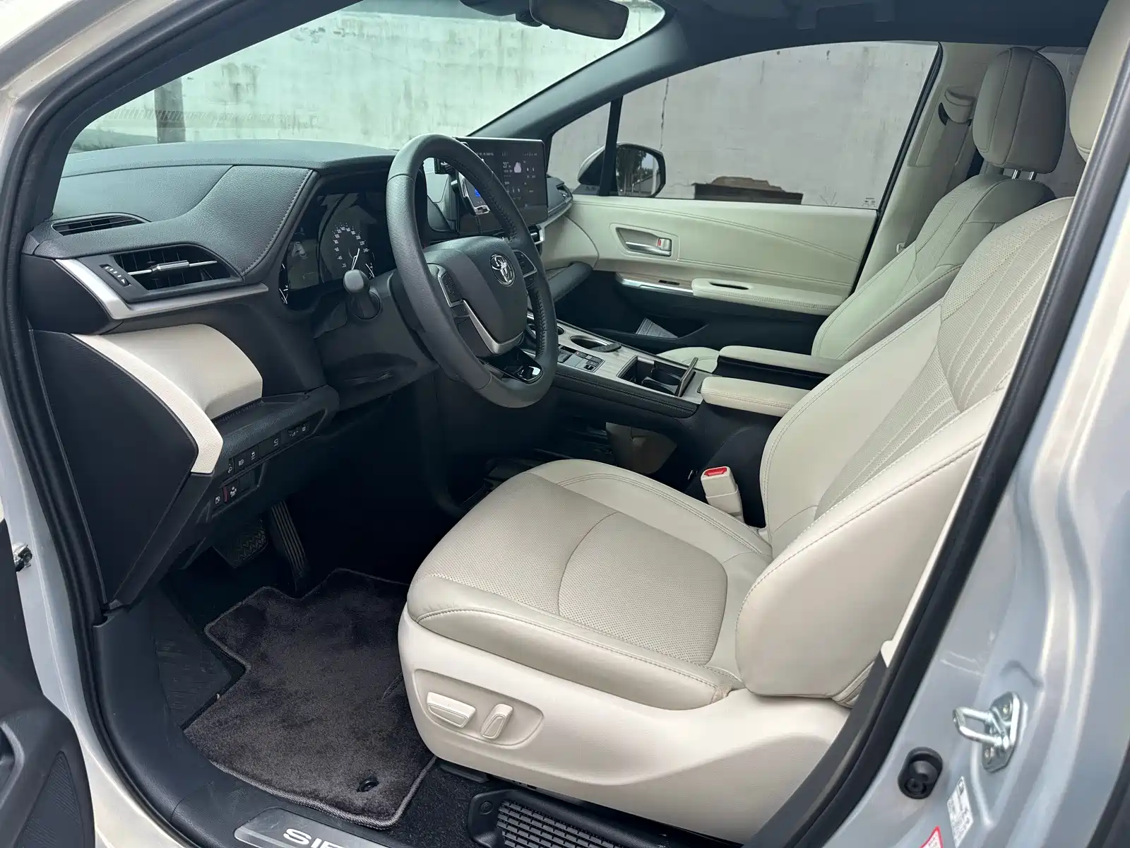 صورة 5 - Toyota Sienna