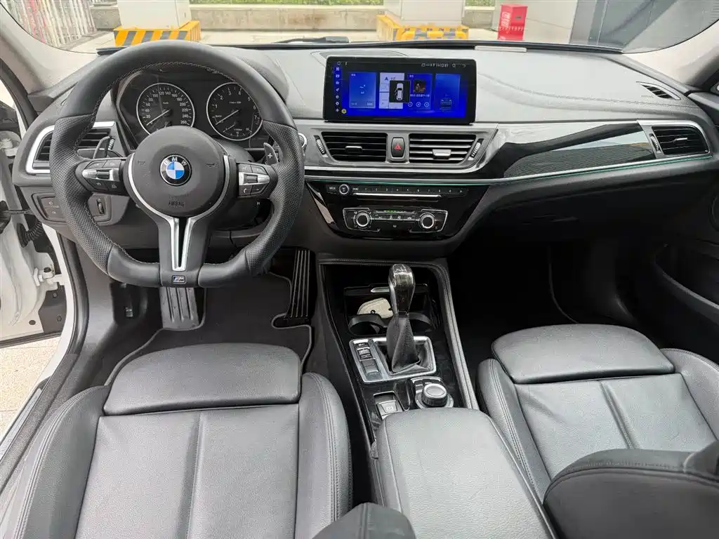 BMW 1 Series 2017 118i Sport фото 4