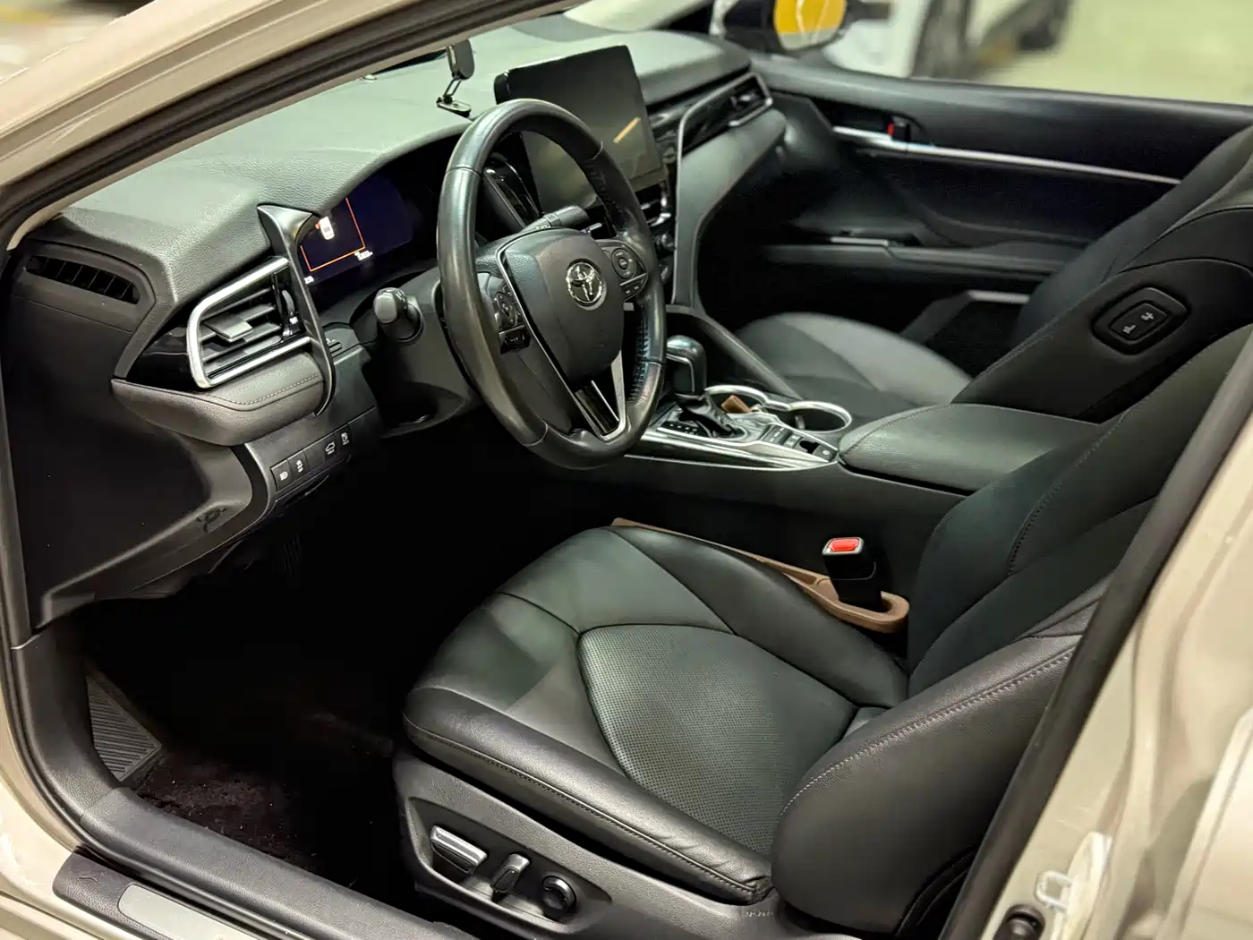 Toyota Camry 2021 Hybrid 2.5HG Luxury Edition фото 9
