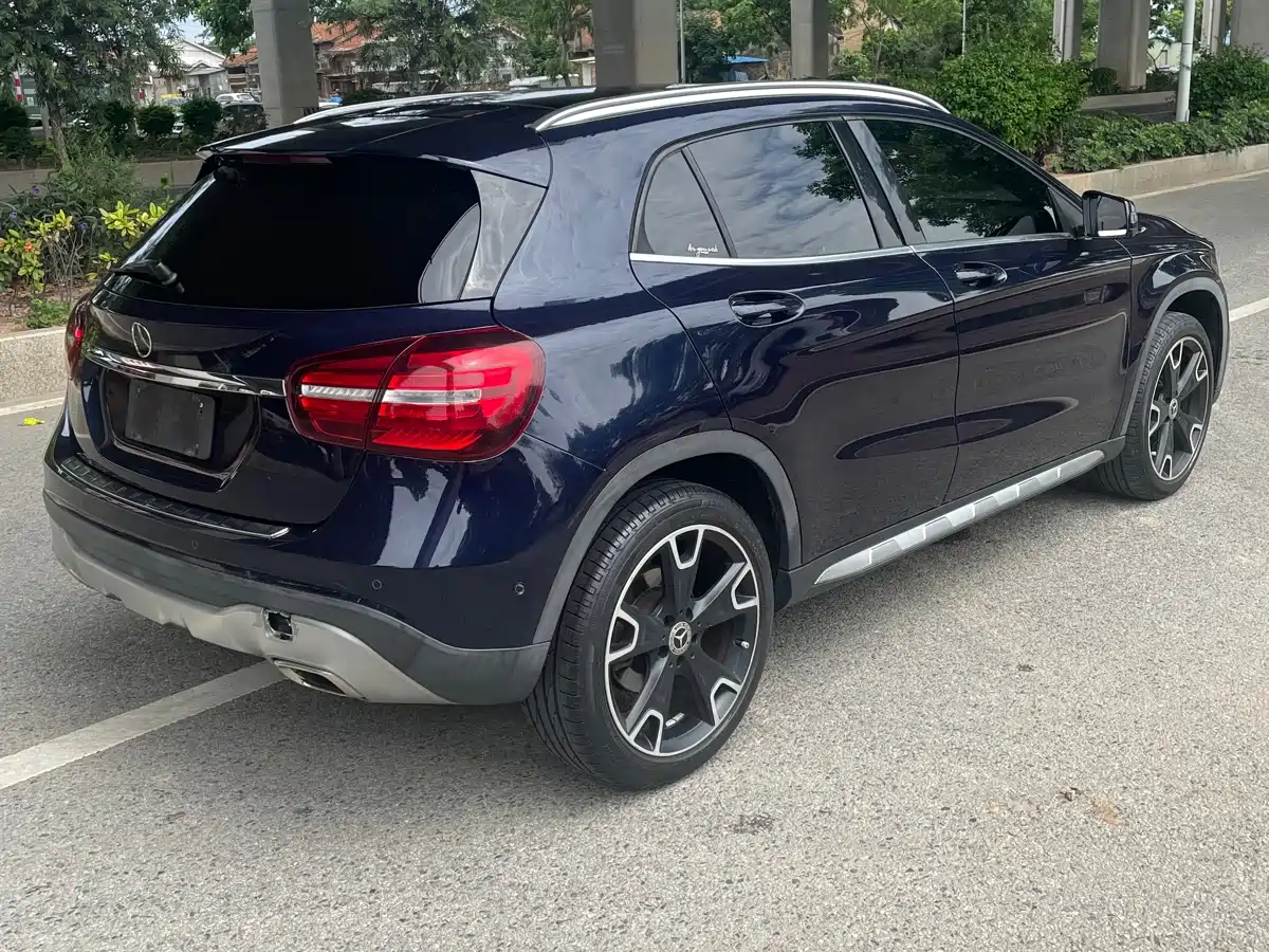 Mercedes-Benz GLA 2017 GLA 220 4MATIC Fashion фото 12
