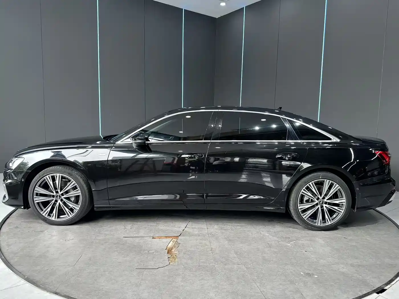 Audi A6L 2024 45 TFSI quattro Premium Dynamic фото 4