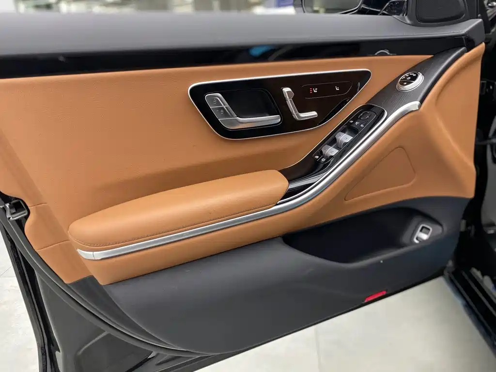 Фото 18 - Mercedes-Benz S-Class