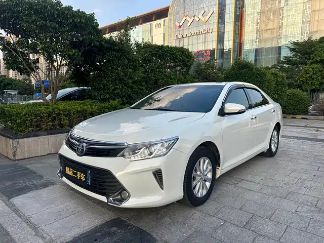 Toyota Camry 2015 2.0G Leading Edition — фото 1