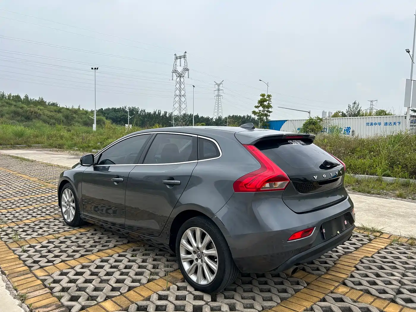 Volvo V40 2016 2014 2.0T Zhiya Edition