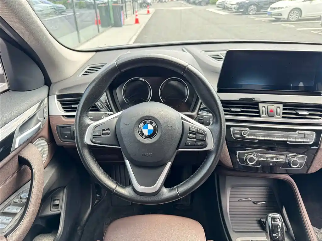 BMW X1 2022 sDrive20Li Fashion фото 9