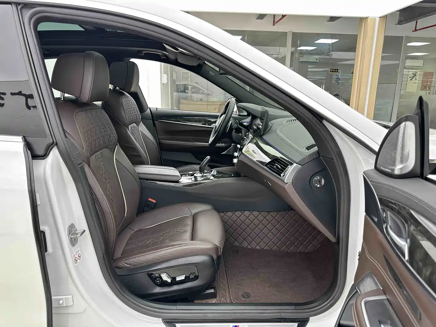 BMW 6 Series GT 2021 630i M Sport Grand Tourer Edition фото 8