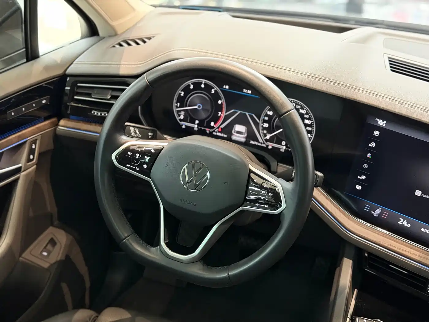 VOLKSWAGEN TOUAREG
