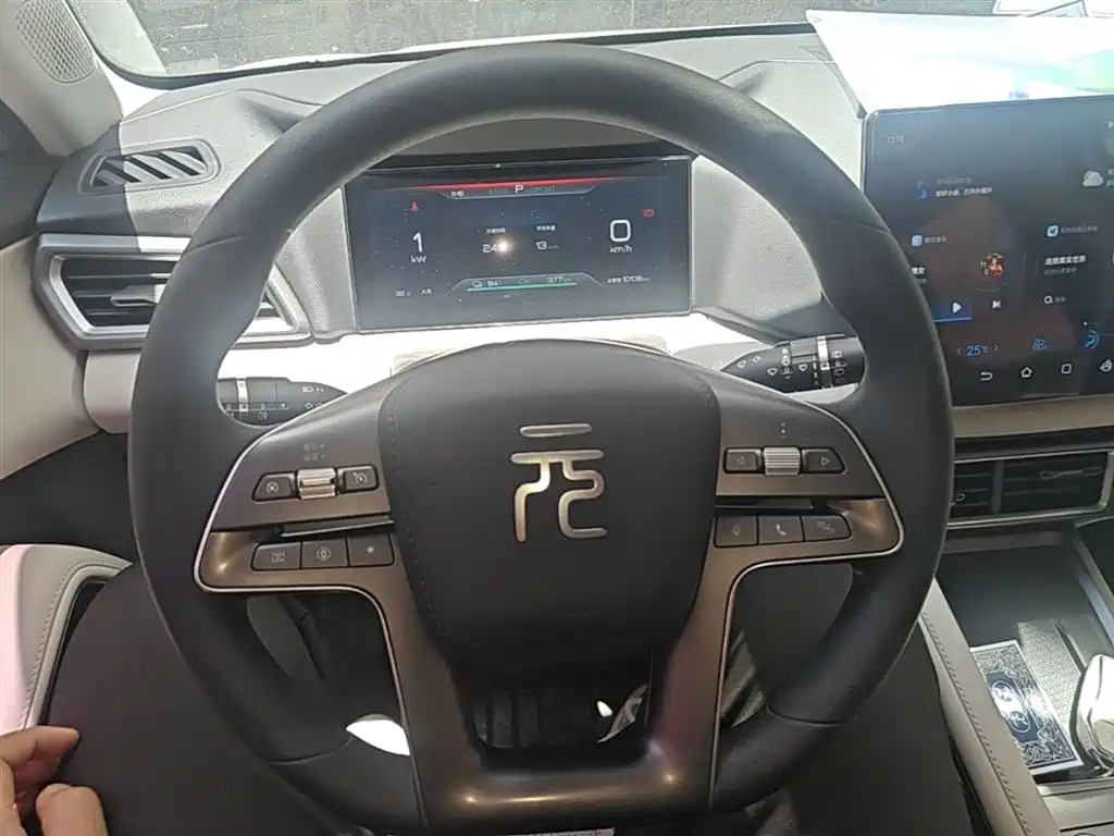 BYD Yuan UP 2024 401KM Leading Edition фото 11