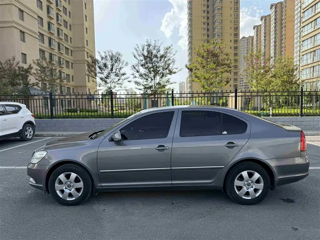 Škoda Octavia 2013 1.6L Automatic Prestige Edition фото 12