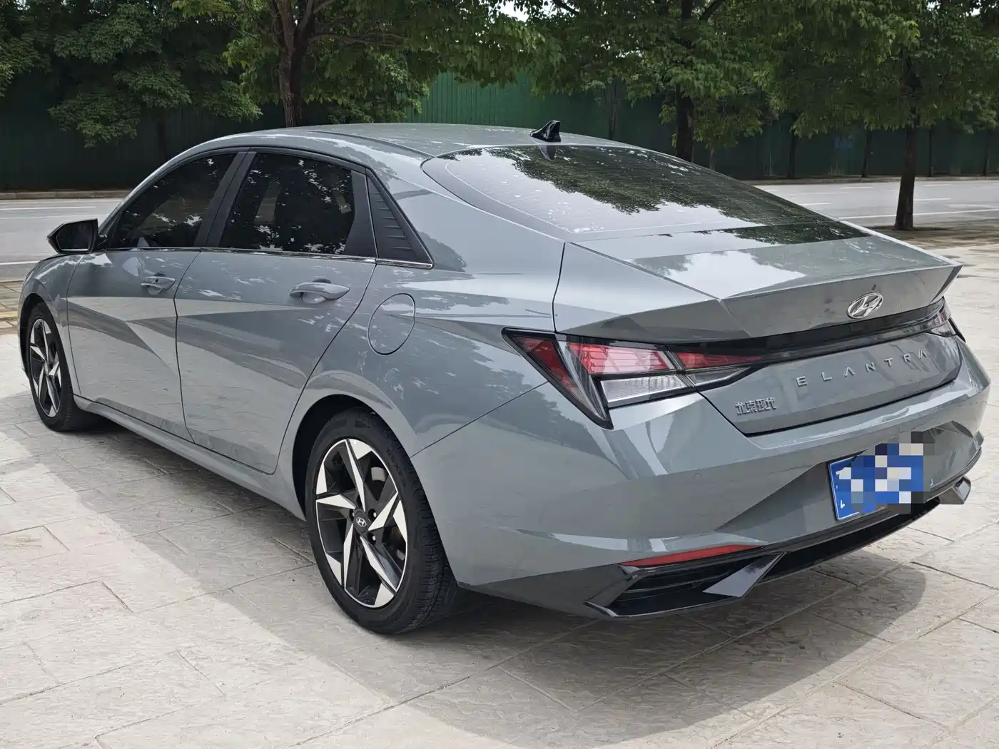 Hyundai Elantra 2023 1.5L CVT GLS Premium фото 7
