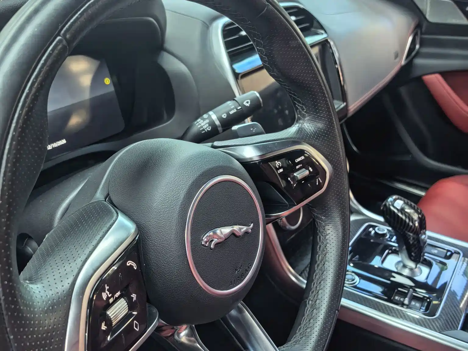 Фото 4 - Jaguar XEL