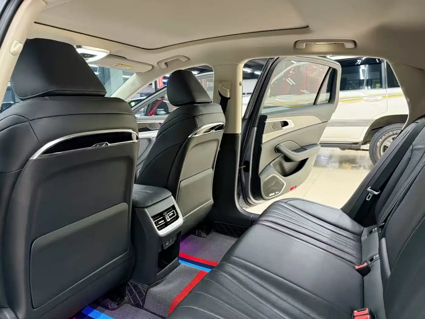 Hongqi H5 2024 2.0T Automatic Smart Connect Flag Smooth Edition фото 6