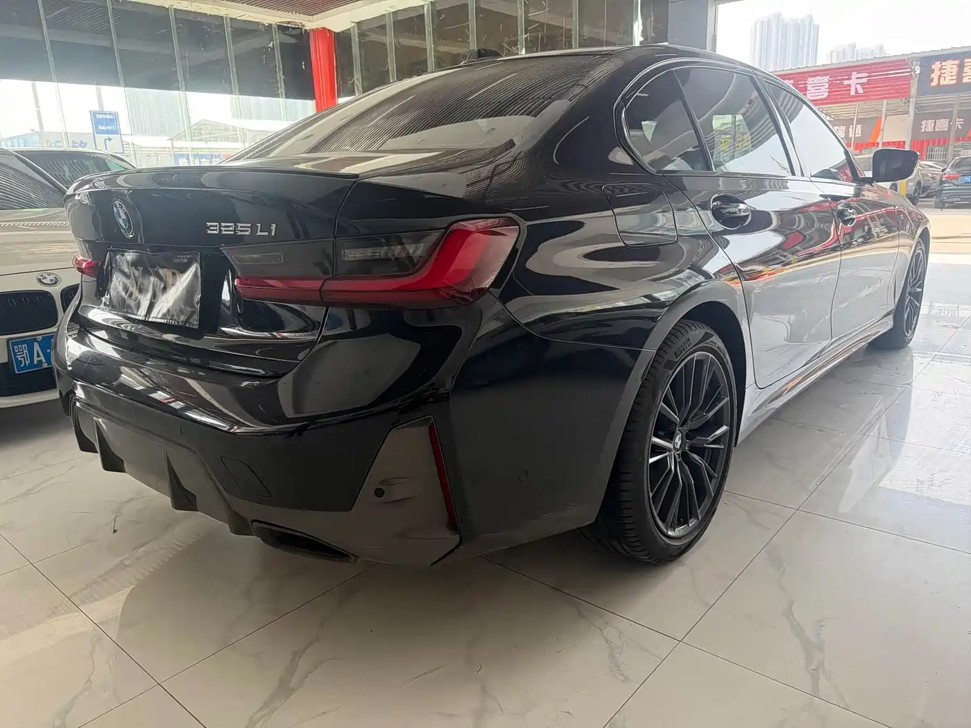 BMW 3 Series 2023 325Li M Sport Black Night Package фото 9