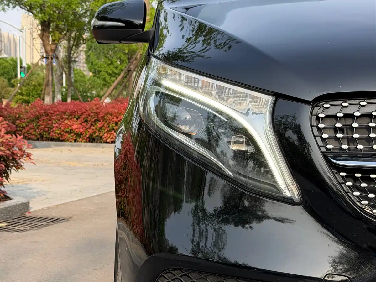 Mercedes-Benz V-Class 2021 V 260 L Long Wheelbase Premium Edition фото 4