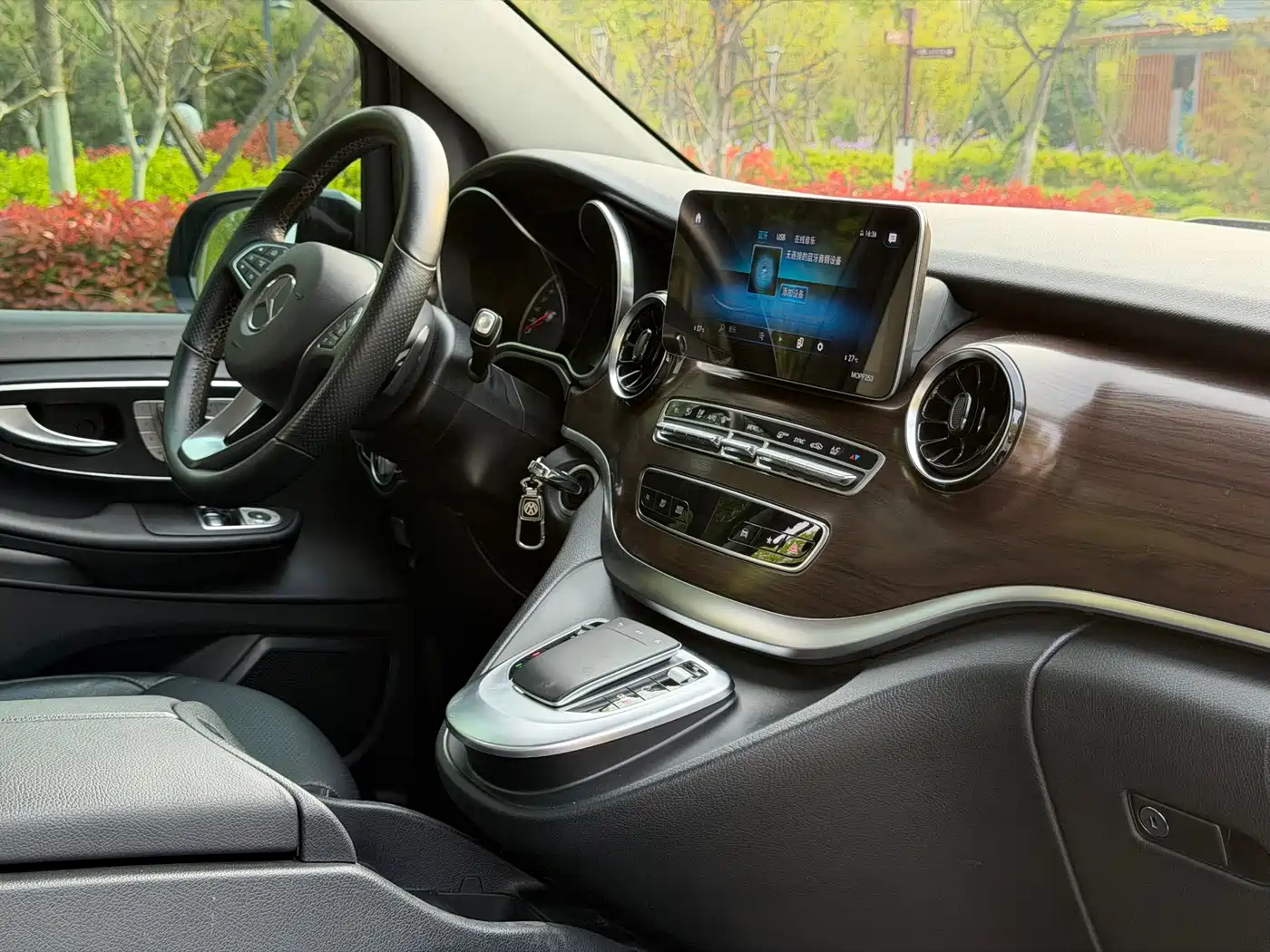 Mercedes-Benz V-Class 2021 V 260 L Long Wheelbase Premium Edition фото 13