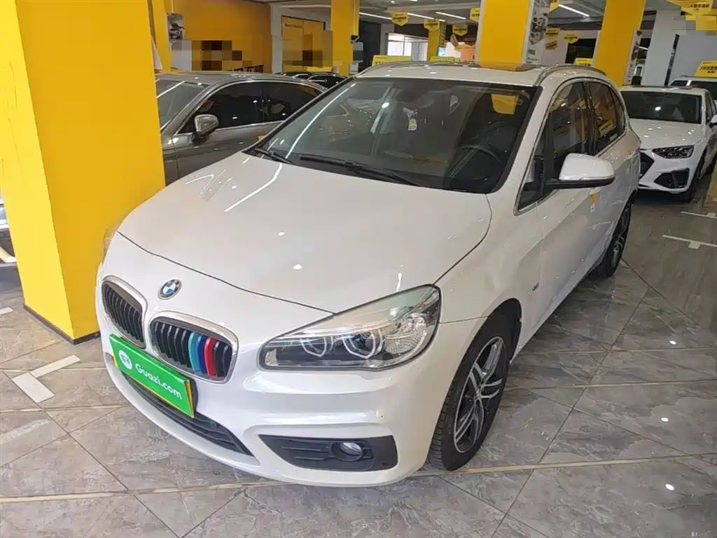 BMW 2 Series Touring 2016 218i Sport Design Package фото 2