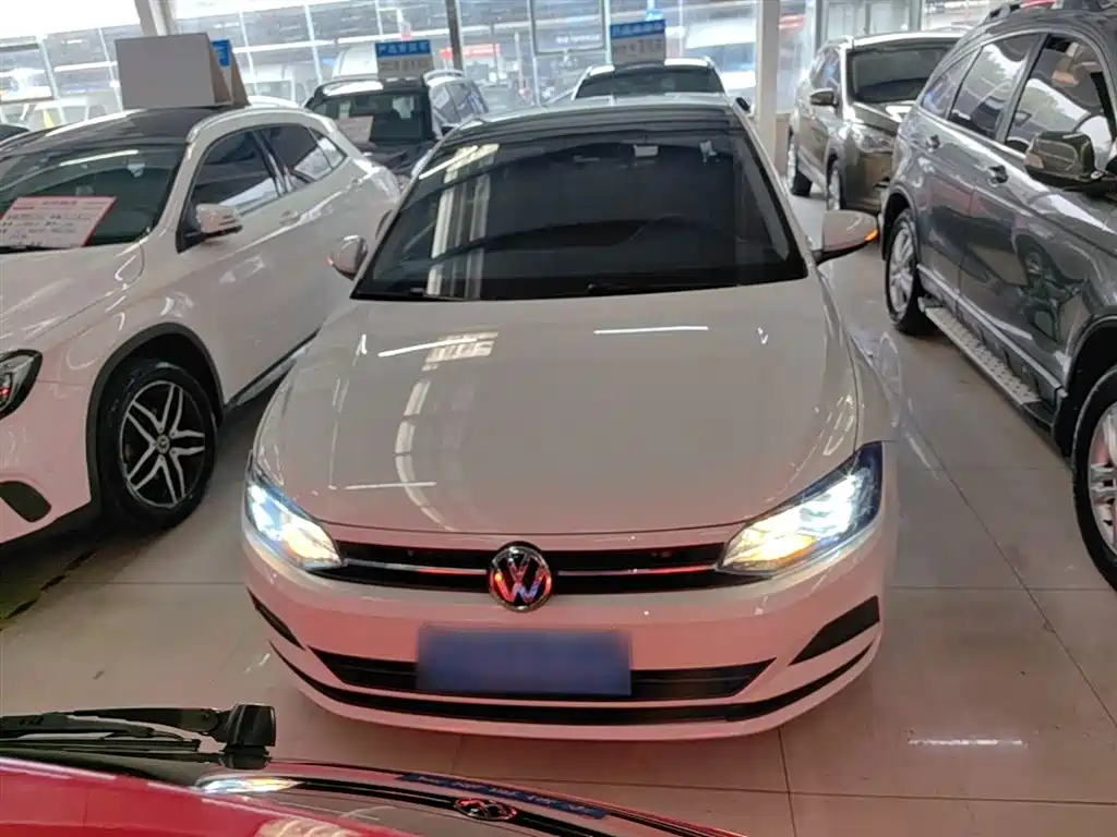 VOLKSWAGEN POLO