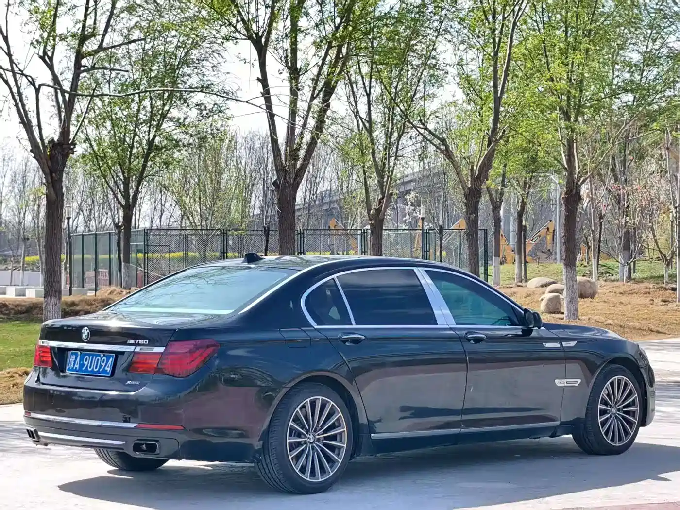 BMW 7 Series 2011 750Li xDrive фото 4