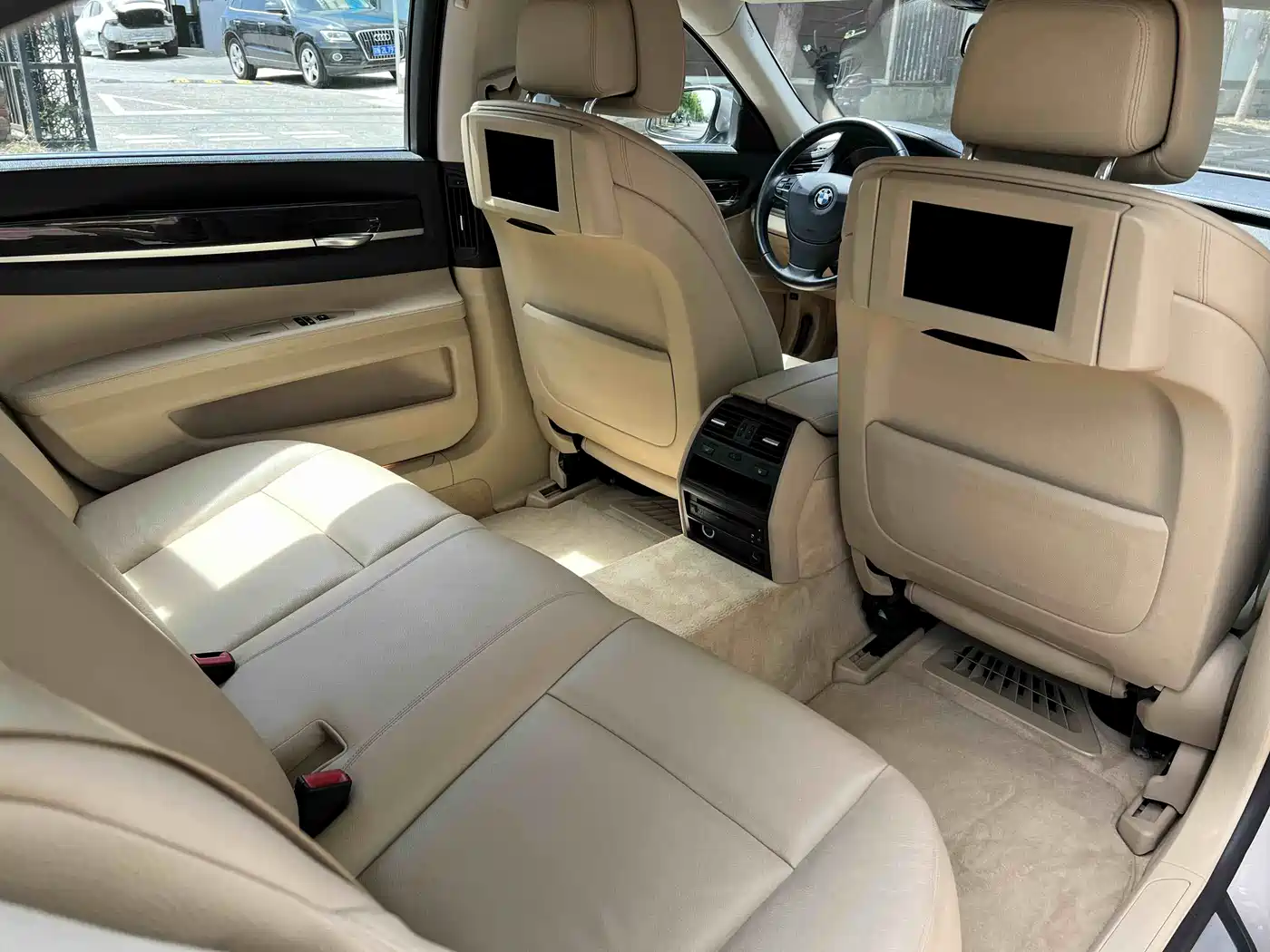 BMW 7 Series 2009 Model 740Li Leading Edition фото 17