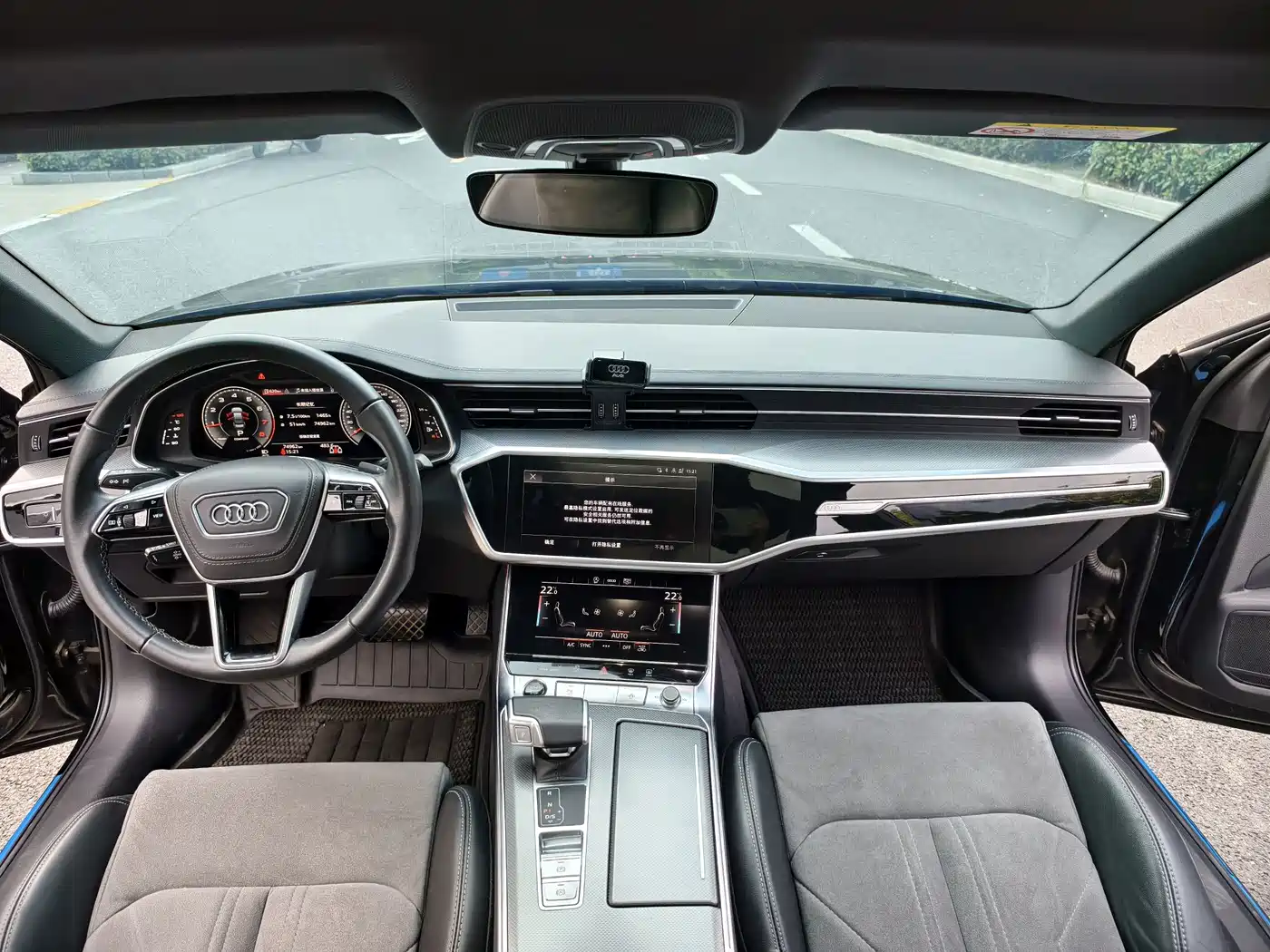 Фото 13 - Audi A6L