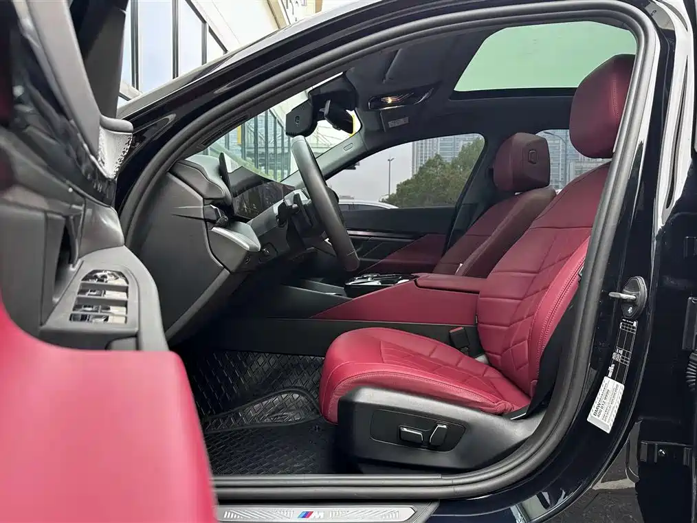 BMW 5 Series 2024 530Li Leading M Sport Package фото 17