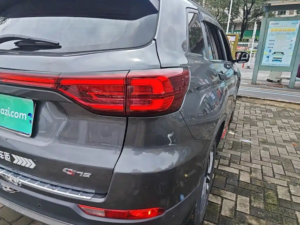 Photo 8 - Changan CS75