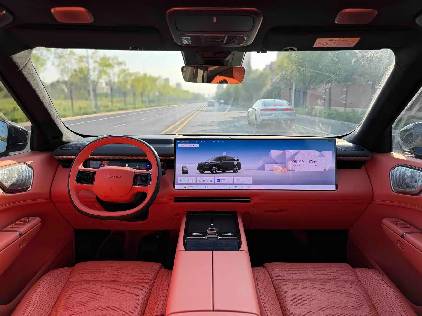 Photo 5 - Lynk & Co 900