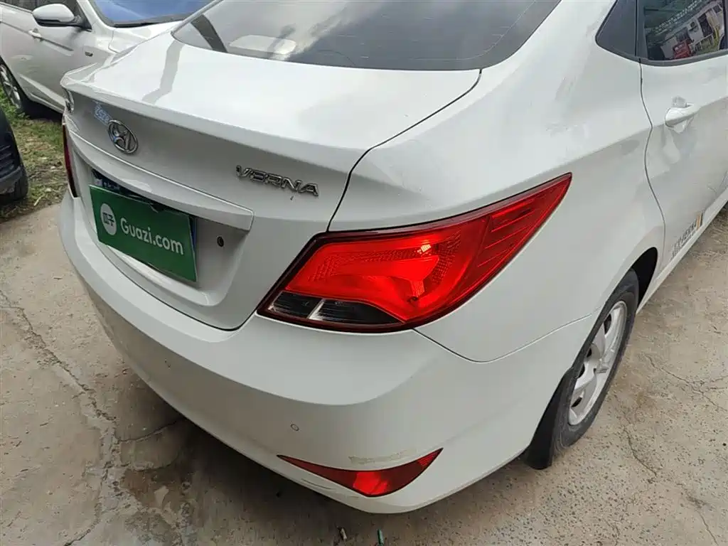 Hyundai Verna 2016 1.4L Automatic Smart GLS фото 8