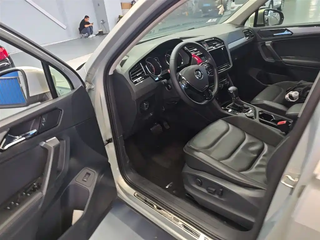 Volkswagen Tiguan L 2019 380TSI Auto AWD Smart Luxury Edition China V фото 16