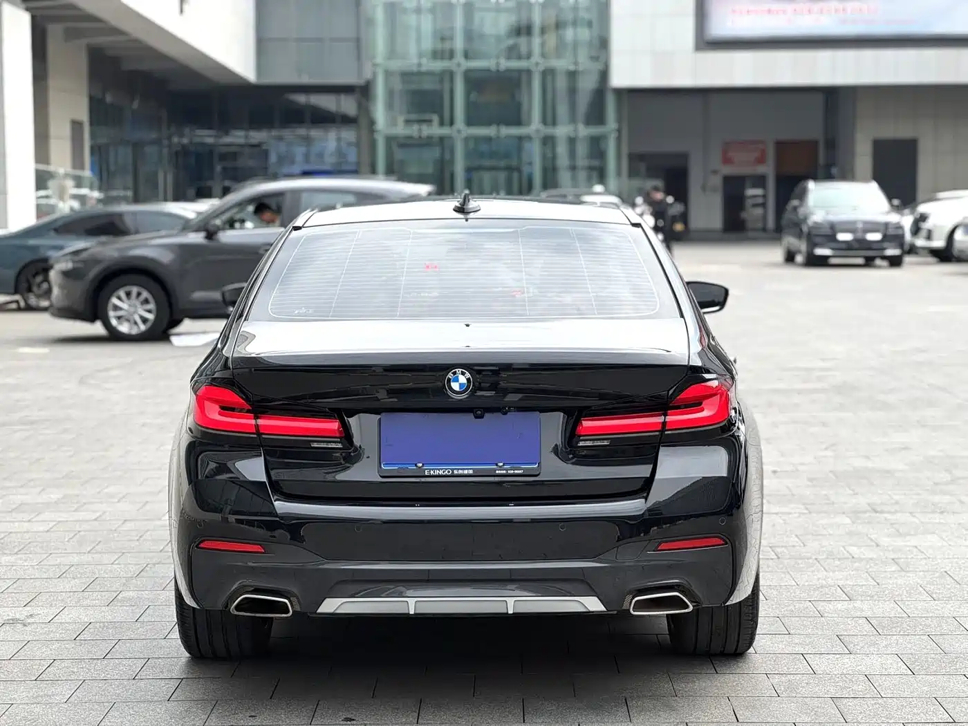 BMW 5 Series 2023 530Li Leading M Sport Package фото 8