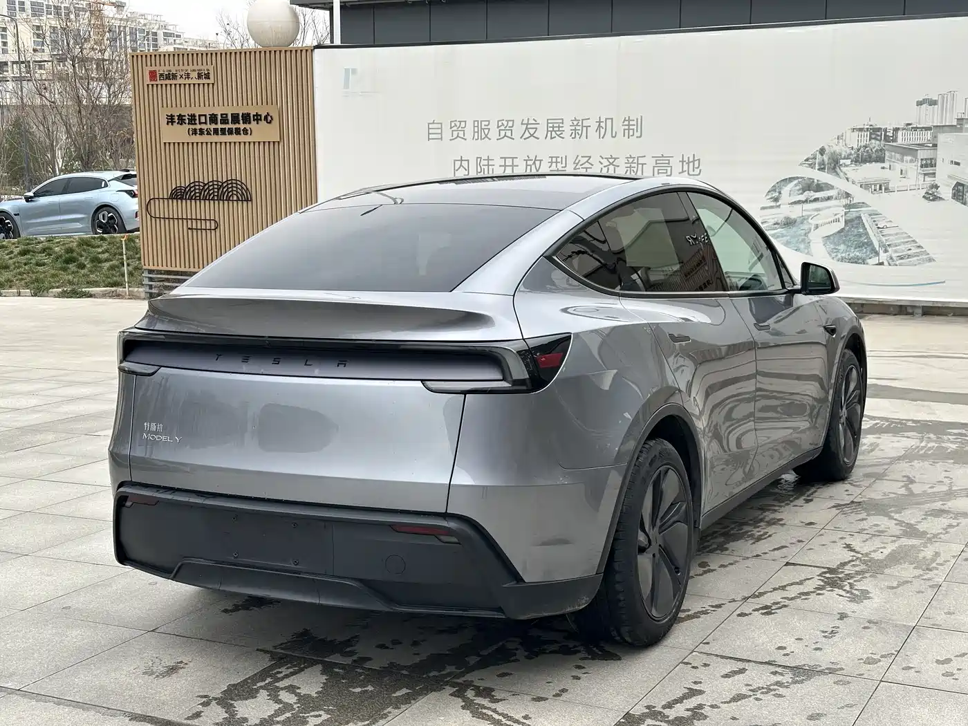 TESLA MODEL Y
