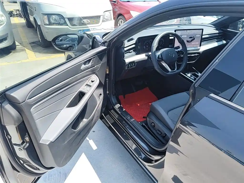 VOLKSWAGEN LINGDU